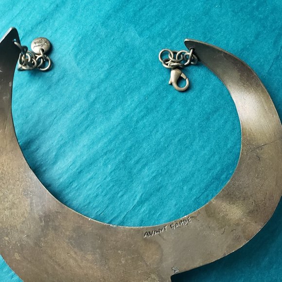 2/120$ Avant Garde Paris One piece statement bib necklace with swarovski crystal - Picture 5 of 7